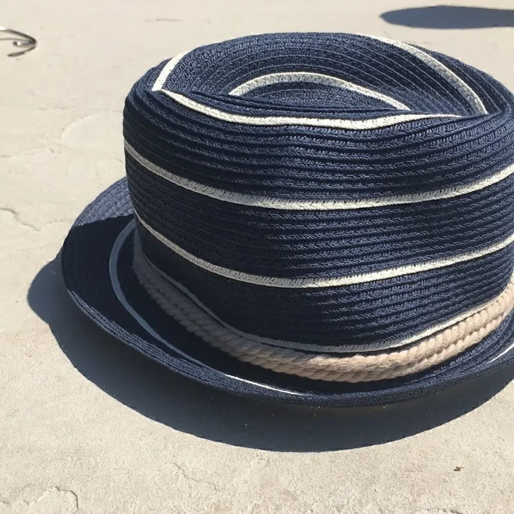 Land’s End Hat Blue straw navycream accents  lightweight Small Women or Kids